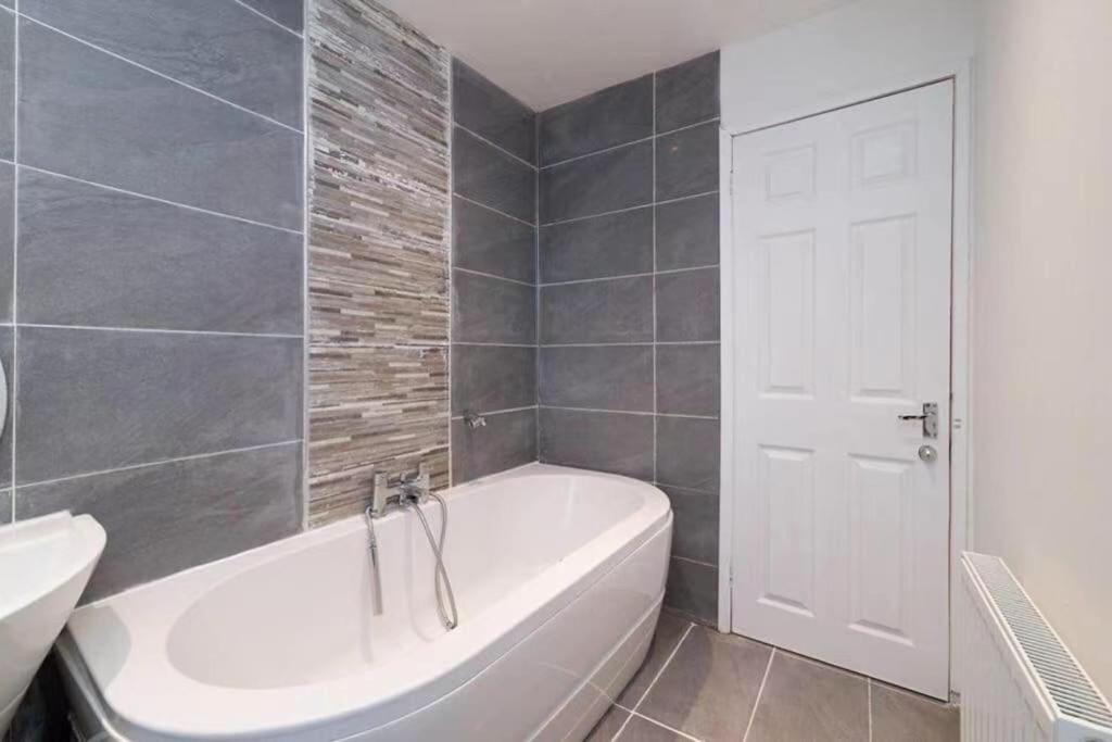 Ferienwohnung Light-Luxury Flat Glasgow Exterior foto